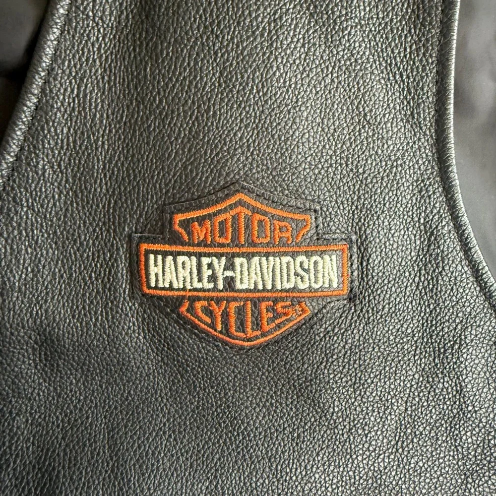 Harley-Davidson Mens Black Genuine Leather Biker Vest Logo Snap Front 2XL